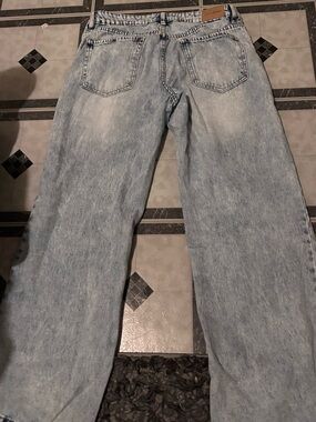 Light Wash Men's Jeans - Classic Straight Fit